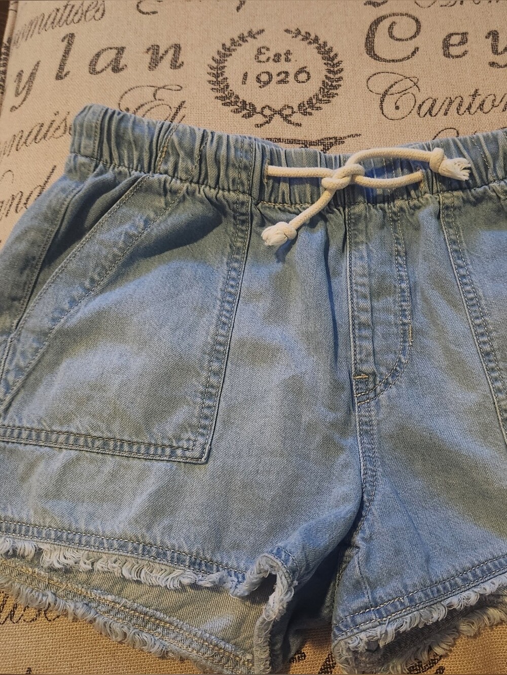 BCBG Lightweight 2" Pull On Denim Shorts Size XS EUC